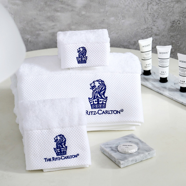 Cheap Hotel Premium 100% Cotton Bathroom 3-piece Towel Set with Logo