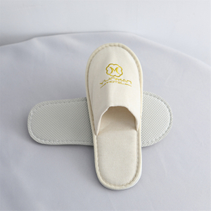 Eco-friendly Hotel Slippers Closed Toe Custom Room Slippers 