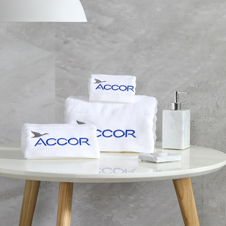 Hotel sateen towel